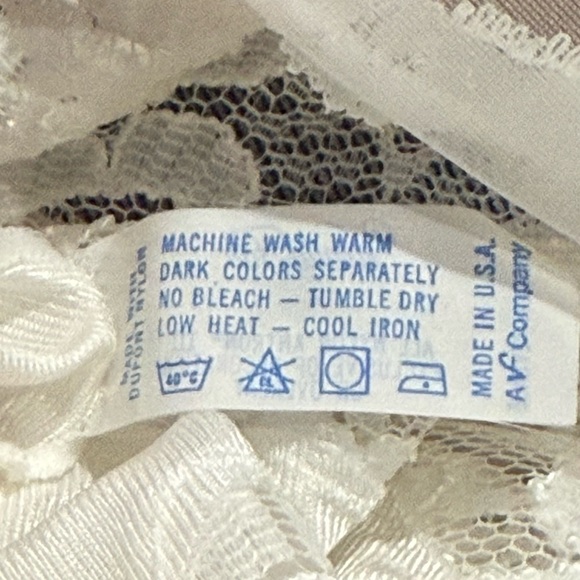 Vintage Vanity Fair Lace & satin nightgown. - Picture 3 of 6